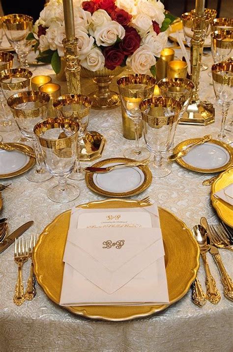 With all those big platters of turkey, stuffing and vegetables, plus other sides and desserts, it doesn't take long for the dining table to get cluttered. Gold wedding tablescape - Fab Mood | Wedding Colours ...