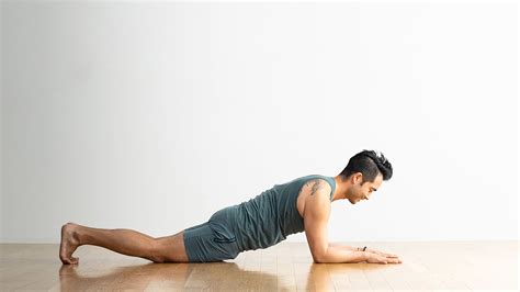 Forearm Plank Pose How To Practice Dolphin Plank In Yoga