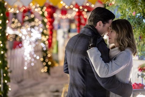Have you seen paper towns movie yet? 6 Hallmark Christmas Movies Filmed In Small Towns ...