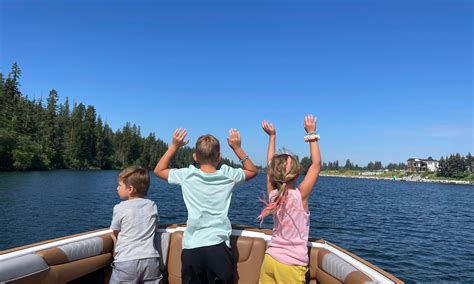 Malibu M220 Wakesurf/board Boat Rental on Coeur d'Alene Lake or Spokane