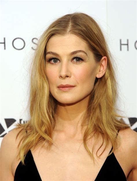 Rosamund Pike Promotes Hostiles Hostiles Film Screening 2 Rosamund