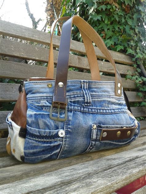 Notre équipe de passionnés a conçu ce sac polochon 4ol avec bretelles de transport pour protéger ses affaires de l'eau lors de la pratique de sports nautiques. SAC POLOCHON DE VILLE EN JEANS ET CUIR : Sacs à main par ...