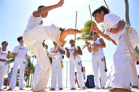 Capoeira Foi Enraizada Na História E Cultura Brasileira