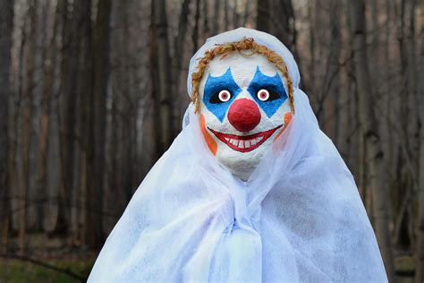 This Creepy Clown Craze Is Not A Laughing Matter