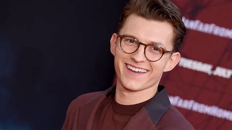 Tom Holland Would Of Course Be Ok With Spider Man Coming Out As Gay Huffpost Entertainment