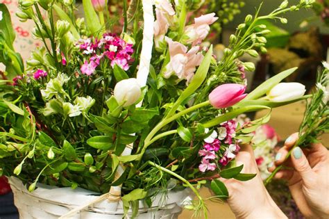 What flowers last the longest in the garden. Cut-Flower Care: How to Make Fresh Flowers from Your ...