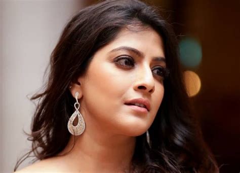 Keep calm and chive on! Actress Varalakshmi Hot Images Navel Saree Bikini Photos