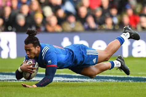 Thomas, fransız annesi tarafından büyütüldü. A la Une | Virée nocturne du XV de France : Teddy Thomas ...