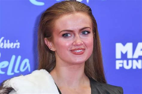 Ex Eastenders Star Maisie Smith Shows Off Her Toned