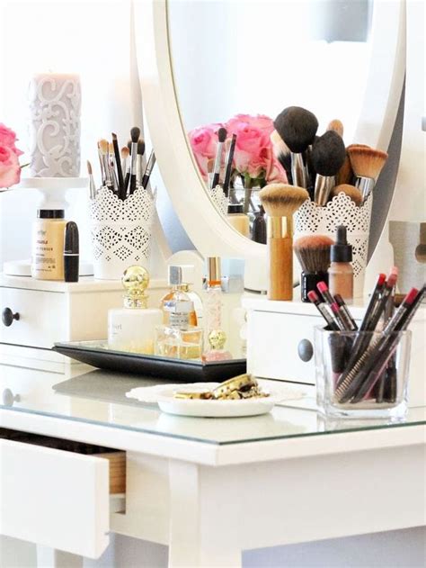 Never Store Your Makeup Brushes Like This Storing Makeup Brushes