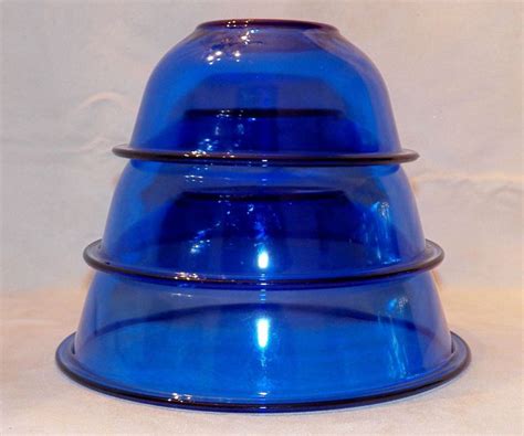 3 Pyrex Discontinued Cobalt Blue Nesting Mixing Bowls 1L 1 5L 2 5L