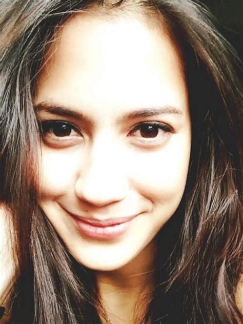 Biodata Dan Foto Seksi Artis Cantik Pevita Pearce Cloingan