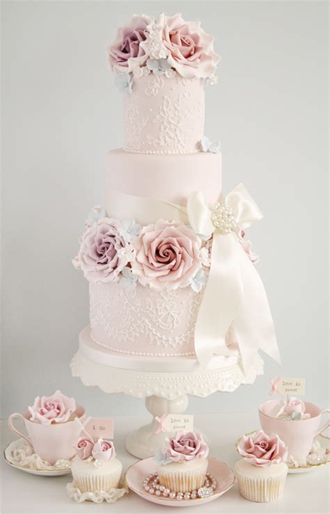 2013 Trend Report Pink Wedding Cakes