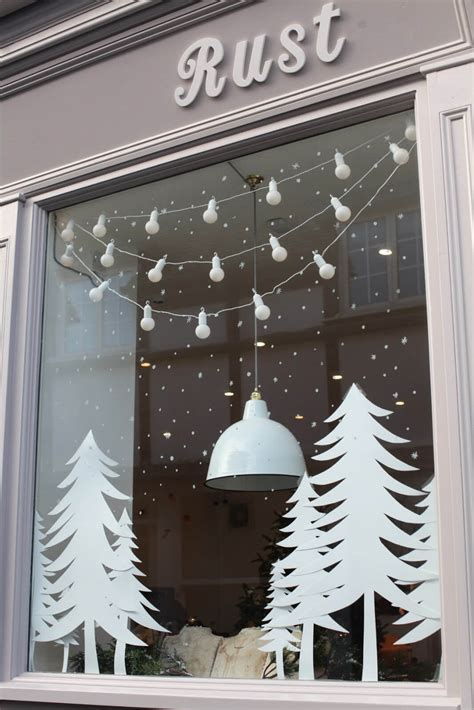 17 Best Christmas Window Decoration Ideas To Inspire You In 2023