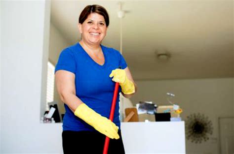 Empleada Domestica Empleada De Limpieza En Casa De Familia Empleada Del