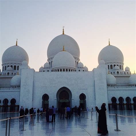 المسجد الأبيض مسجد الشيخ زايد الكبير قباب تعانق السماء Flickr