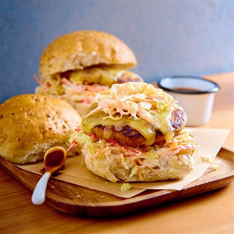 Turkey Burgers With Coleslaw Qcwa Country Kitchens