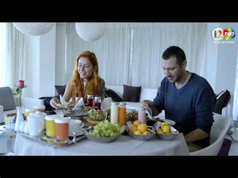 כל המערכונים בכיכובם של אייל קיציס, אלי פיניש, טל פרידמן, עלמה זק, אורנה בנאי, יובל סמו, מאור כהן, מריאנו אידלמן ועוד רבים וטובים. ראובן ואסתי ציטוטים - Bokepter