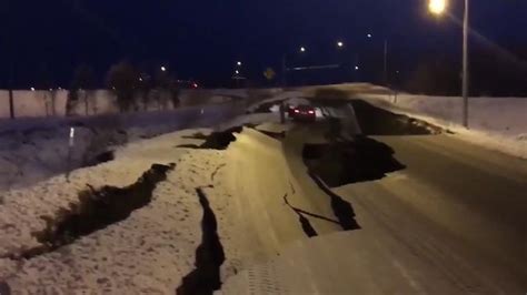 Alaska, terremoto di magnitudo 7.0. Alaska, terremoto di magnitudo 7.0. Distrutte strade e ...