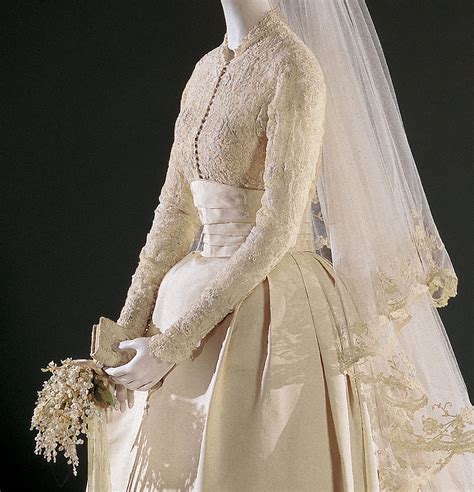 Herşey Anlamı Tahıl Grace Kelly Inspired Wedding Dress Verici