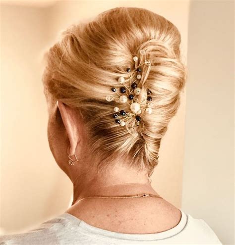 50 Ravishing Mother Of The Bride Hairstyles In 2021