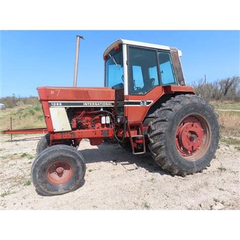International 1086 Cab Tractor With High Low Range With