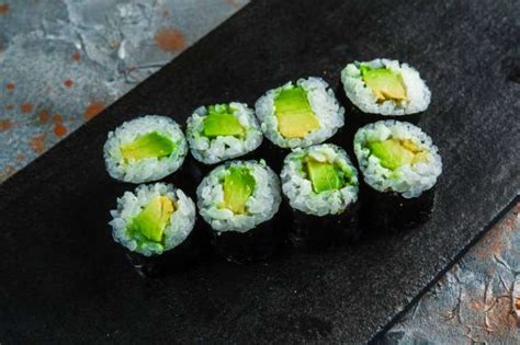 Avocado Maki Roll Oshi Sushis