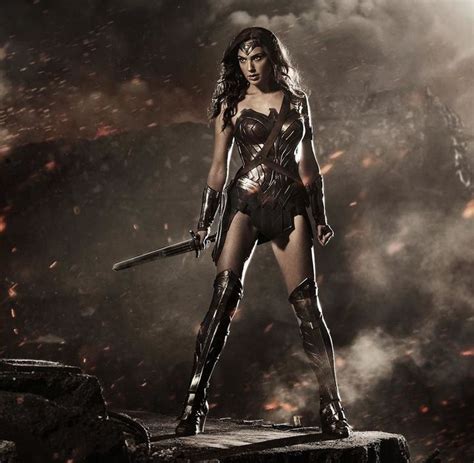 Gal Gadot Reveals First Look At Wonder Woman 2 Costume Huffpost Entertainment