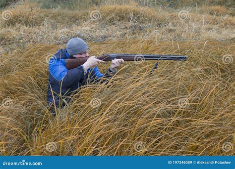 Hunter With A Gun Autumn Duck Hunting Stock Image Image Of Pheasant