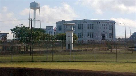 Gatesville Texas Prisons Suffer Staff Shortages Hiring Issues