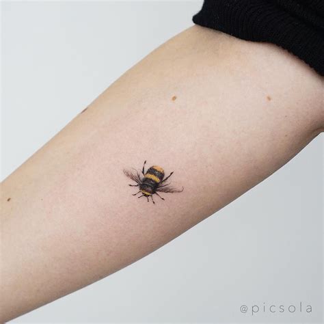 Pin By Htd Brothers On Tatoosh Bumble Bee Tattoo Mini Tattoos