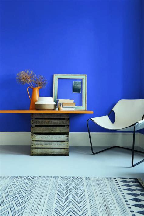 Painting your walls with a bright blue shade is a surefire way to add drama to any space. Blue, blue, electric blue: Give your living space a spark with a bolt of bright blue. Sapphire ...