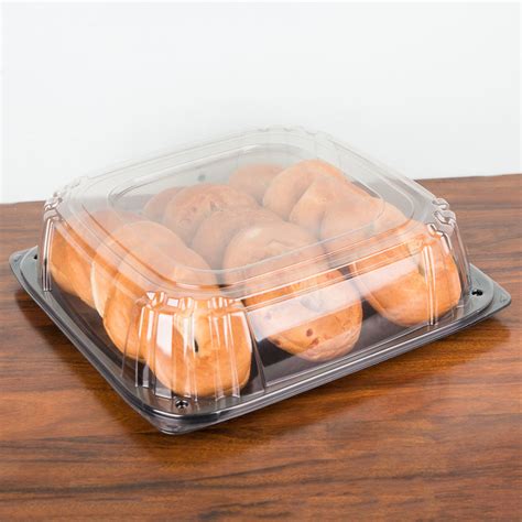 This 16 round catering tray by member's mark is made of durable plastic and has a secure, easy to open and close lid. Sabert C9616 UltraStack 16" Square Disposable Deli Platter ...