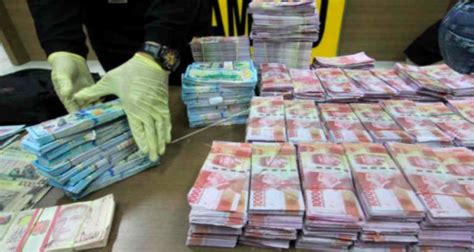 Update berita lowongan kerja terbaru. Tolong Hati-hati, Uang Palsu Telah Dijual Puluhan Miliar di Indramayu, Pelakunya Bikin Kaget ...