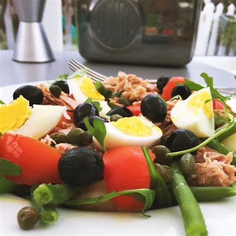 Tuna Nicoise Salad Easy Summer Meal Idea Daisies And Pie