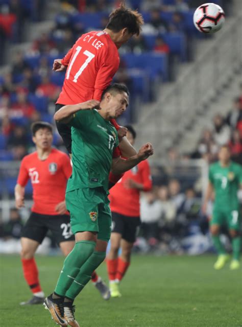 마크 램버트 미국 국무부 한국·일본 담당 부차관보는 28일(현지시간) 일제 강점기 일본의 만행을 지적하면서도 역사 이슈와 별개로 한국과 일본이 협력해야 한다는 입. '이청용 결승골' 벤투호, 볼리비아에 1-0 진땀승