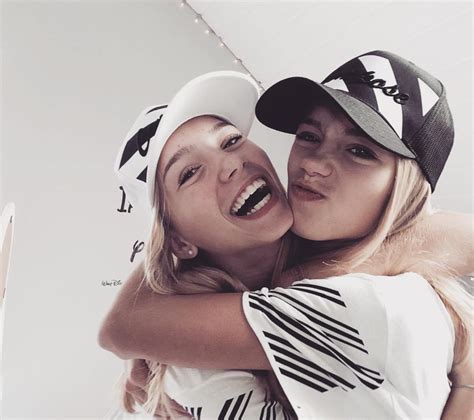 meet lisa and lena the teenage twins taking over the internet flashmag fashion beauty