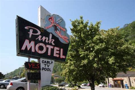 Pink Motel Cherokee