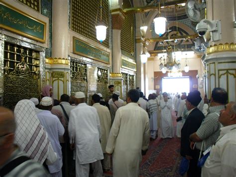 Melihat dari dekat (ziarah) makam nabi muhammad saw di masjid nabawi madinah. Menziarahi makam Rasul dan Nabi di pelusuk dunia