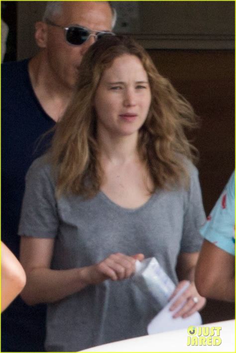 Jennifer Lawrence Goes Makeup Free On Set Of New Movie Photo