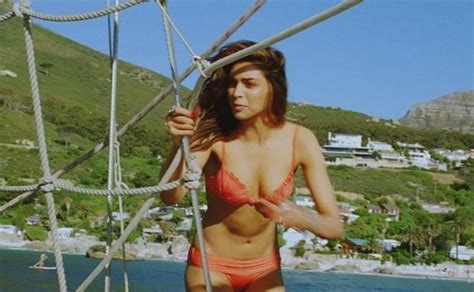 Deepika Padukone Bikini Scene From Cocktail 2012 Movie