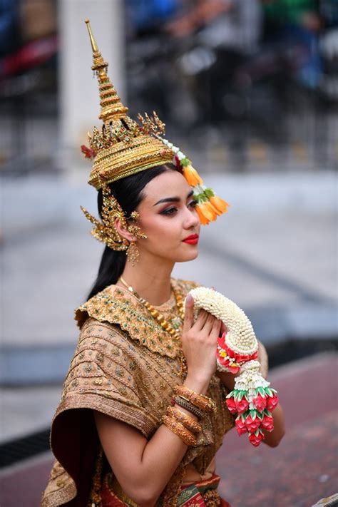 อแมนด้า ชาร์ลีน ออบดัม หรือ อแมนด้า ชาลิสา ออบดัม มีชื่อเล่นว่า ด้า เกิดเมื่อวันที่ 17 มิถุนายน พ.ศ. "อแมนด้า ชาลิสา" สวยสะกดตา รำแก้บน หลังคว้าตำแหน่ง Miss Universe Thailand 2020
