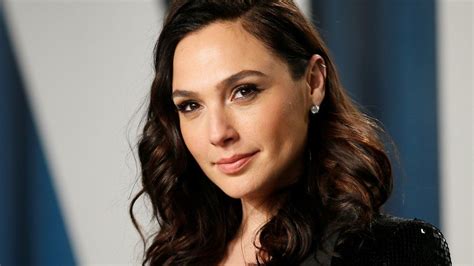Gal Gadot Wonder Woman Actress Receives Backlash Over Middle East