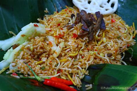 Setiap daerah di nusantara pun punya nasi goreng khasnya sendiri. Kuliner Nasi Goreng Bumbu Madura di Kota Bangkalan ...
