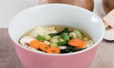 Sopa De Miso Japonesa Con Calabacín Y Zanahorias Fundación Ge