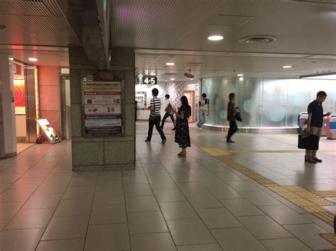 Jun 08, 2021 · 小田急の利用者下位の駅は次のいずれかです： 1.都心近くながら隣に大きな駅、徒歩圏内に他社線の駅がある南新宿、東北沢、世田谷代田 2.小田原線の開成ー足柄間 3.多摩線 その中で多摩線は利用者の伸びが目立つと言えます。 小田急線新宿駅の西口地下改札内にあるドリンクスタンド ...