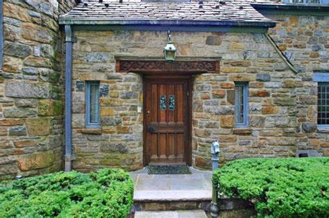 15 Inviting Rustic Entry Designs For This Winter