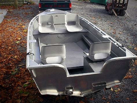 A large number of aluminum single hull (monohull) boat designs (plans) that serve a variety of purposes. 14' Open Boat - Deep Vee - Aluminum Boats by Silver Streak ...