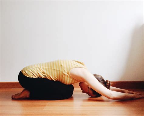 posturas de yoga para aliviar el dolor de espalda MamaTúbela
