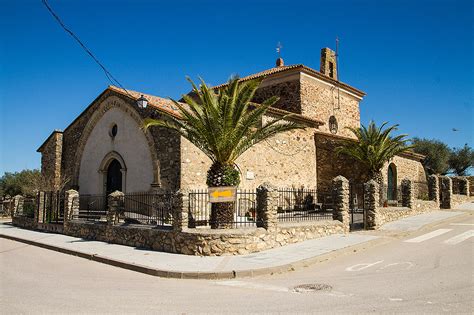 El pueblo se asienta en los llanos de cáceres, junto a una vía histórica. Casar de Caceres | ERMITAS